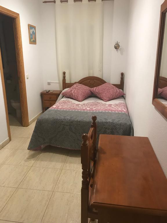 Hostal 82 Olias del Rey Exterior photo