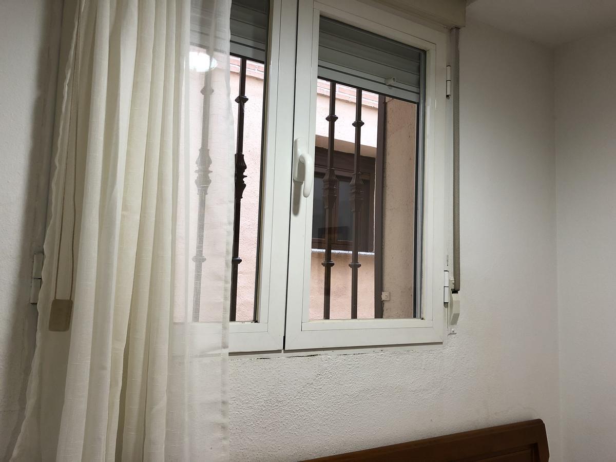Hostal 82 Olias del Rey Exterior photo