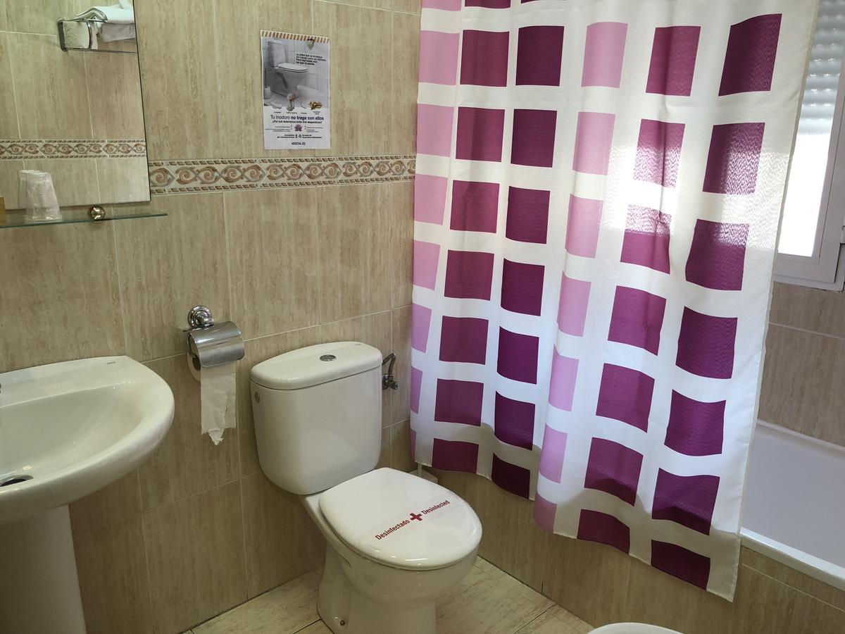 Hostal 82 Olias del Rey Exterior photo